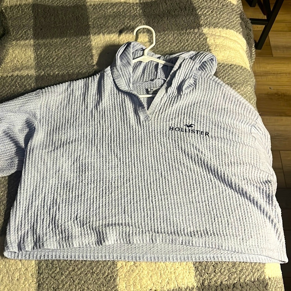 Hollister cropped long sleeve size large